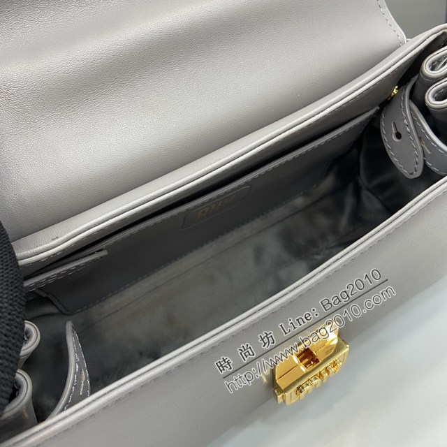 miumiu繆繆專櫃最新款法棍包鏈條單肩斜挎女包 jh2567型號：5BD266